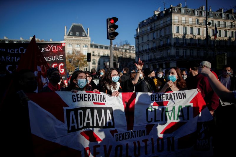 &copy; Reuters. PARIS: LE CORTÈGE CONTRE L&apos;ARTICLE 24 ET LES VIOLENCE POLICIÈRES A PRIS LE DÉPART