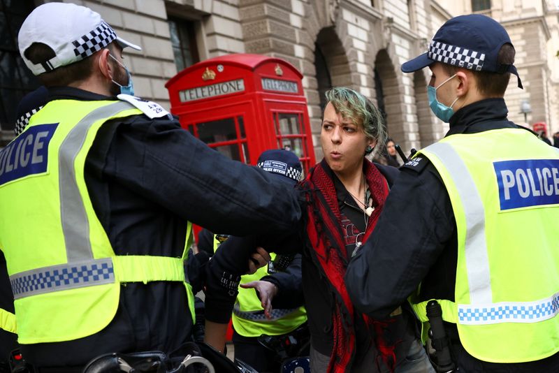 © Reuters. Anti lockdown protest in London