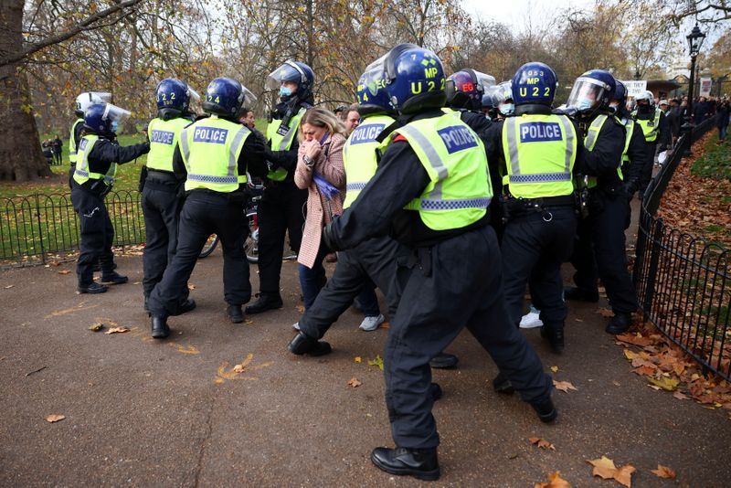 &copy; Reuters. Anti lockdown protest in London