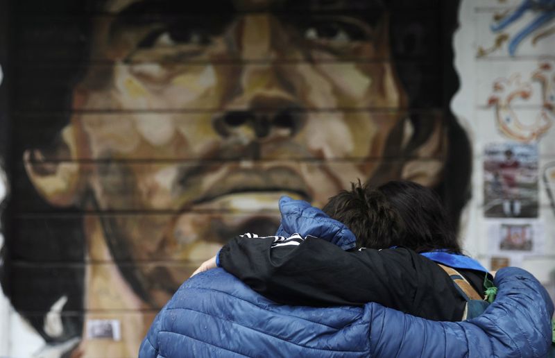 &copy; Reuters. People mourn the death of soccer legend Diego Armando Maradona, in Buenos Aires