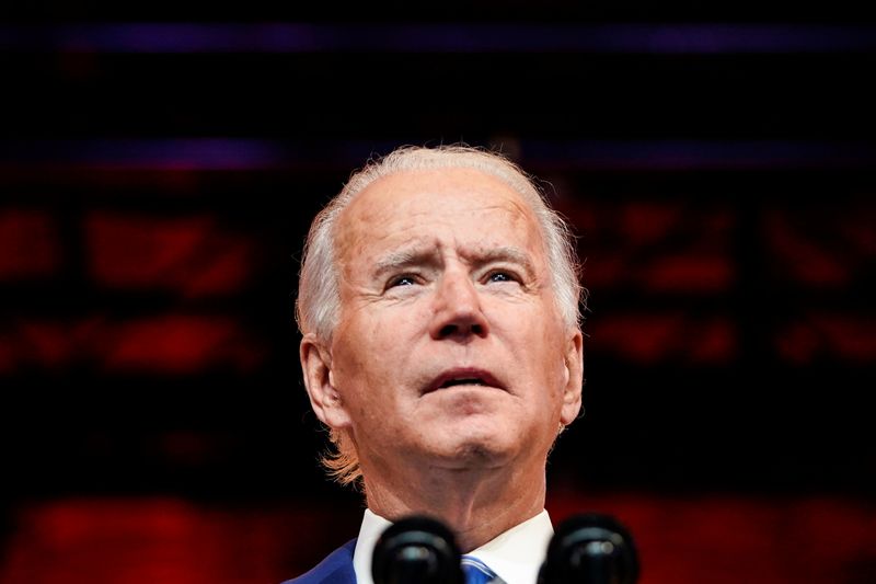 &copy; Reuters. FOTO DE ARCHIVO: El presidente electo de Estados Unidos, Joe Biden, pronuncia un discurso previo al Día de Acción de Gracias en su sede en Wilmington, Delaware,
