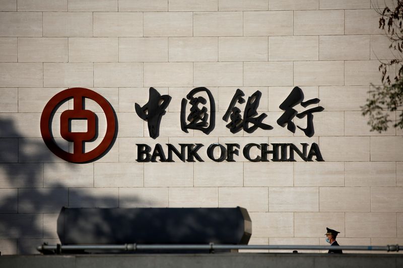 &copy; Reuters. Security guard wearing a mask following the coronavirus disease (COVID-19) outbreak is seen near the Bank of China in Beijing