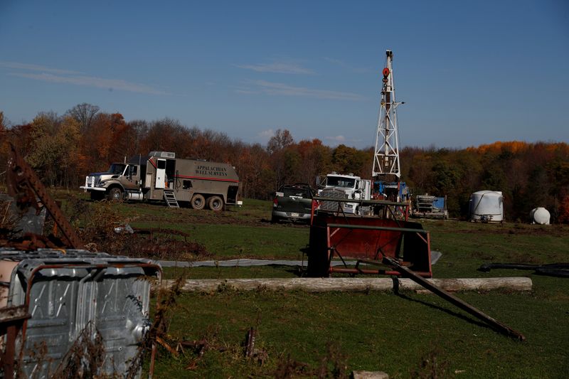 &copy; Reuters. FILE PHOTO: A view of a well site which sits atop the natural gas-rich Marcellus shale formation in Western Pennsylvania outside of Union City, Pennsylvania