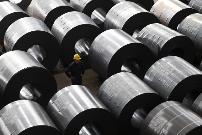 &copy; Reuters. An employee works at a steel factory that exports to Europe and America in Jiaxing