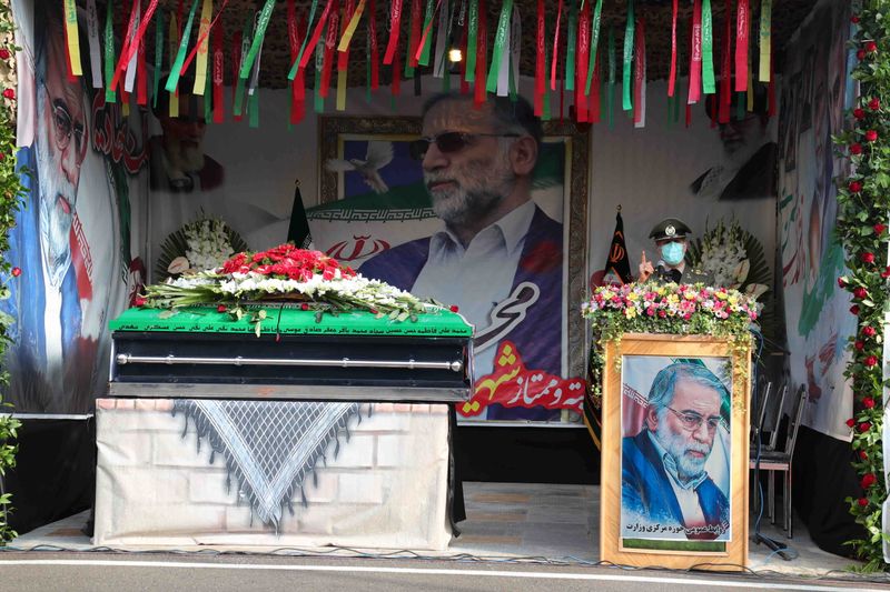 © Reuters. Body of slain top Iranian nuclear scientist to be buried
