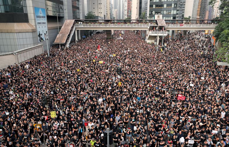 &copy; Reuters. FILE PHOTO: Demonstration demanding Hong Kong&apos;s leaders step down and withdraw the extradition bill, in Hong Kong