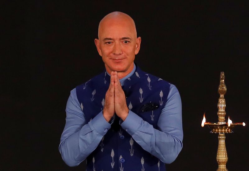&copy; Reuters. FOTO DE ARCHIVO: Jeff Bezos, fundador de Amazon, en una evento de la compañía en Nueva Delhi