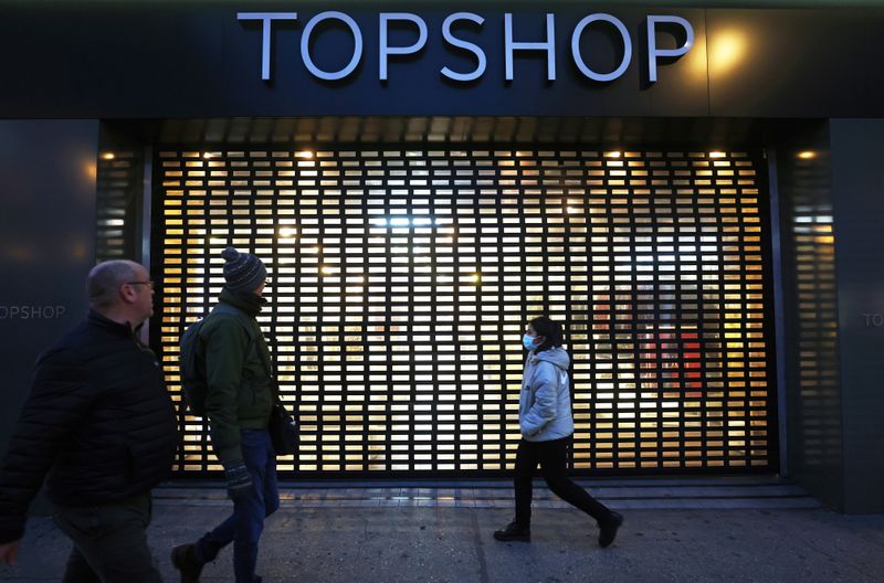 &copy; Reuters. Pedestrians walk past a Topshop store, owed by Arcadia group on Oxford street in London