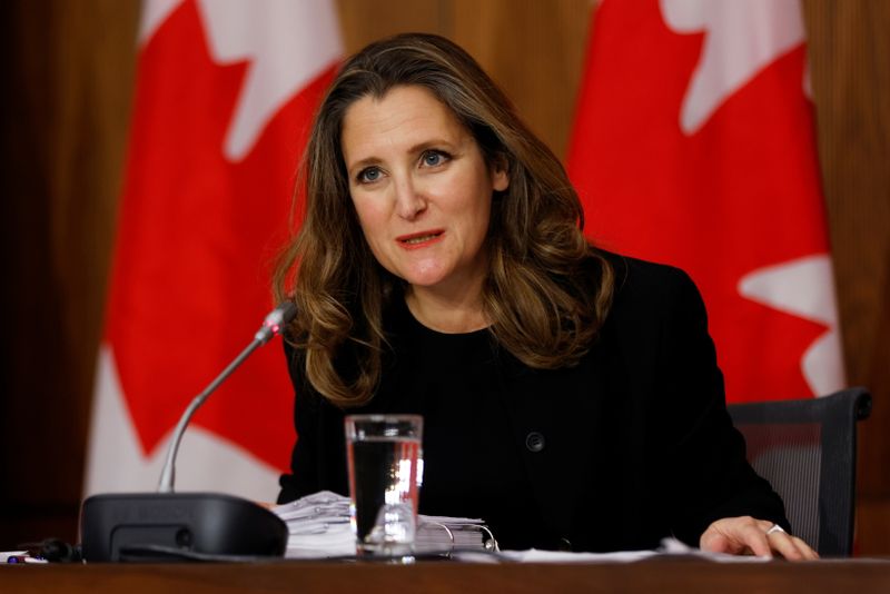 © Reuters. Canada's Finance Minister Chrystia Freeland speaks to news media in Ottawa