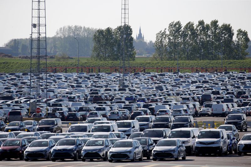 &copy; Reuters. FILE PHOTO: Toyota Motor Manufacturing France resumes operations after five week closure amid the coronavirus disease (COVID-19) outbreak