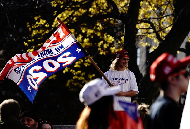 &copy; Reuters. A supporters of U.S. President Donald Trump waves a &quot;Trump 2020&quot; flag in Madison