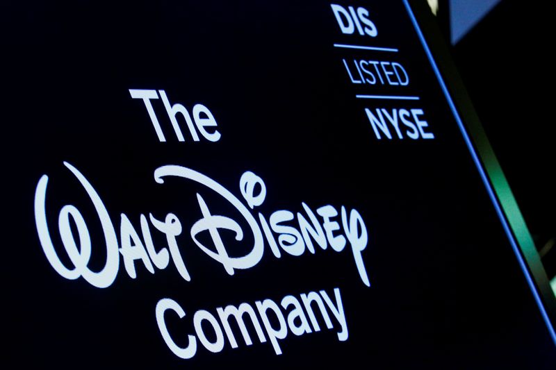 &copy; Reuters. Logo di The Walt Disney Company proiettato nella sede della Borsa di New York, Stati Uniti