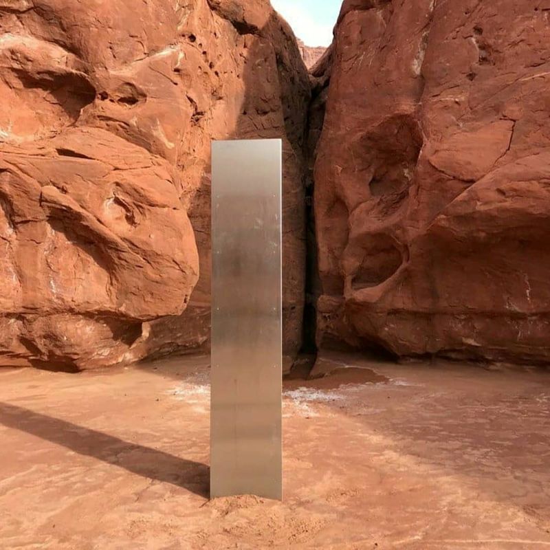 © Reuters. FILE PHOTO: Metal monolith is discovered in Red Rock Country in Utah