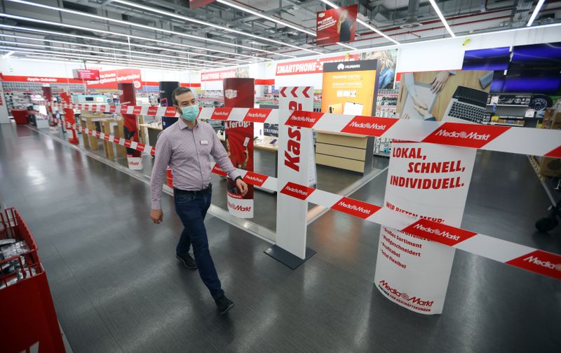 German retail sales rebound before partial lockdown