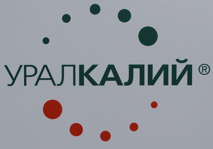 &copy; Reuters. The logo of Russian potash producer Uralkali is seen on a board at the SPIEF 2017 in St. Petersburg