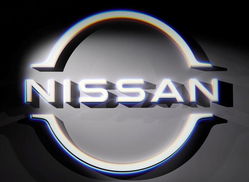 © Reuters. FILE PHOTO: The brand logo of Nissan Motor Corp. is displayed during a press preview of the company's new Ariya all-battery SUV in Yokohama
