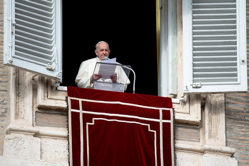 &copy; Reuters. البابا فرنسيس يندد &quot;بالمذبحة الإرهابية&quot; للقرويين في نيجيريا