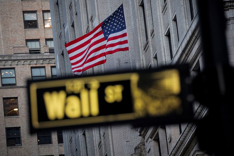 © Reuters. FILE PHOTO: The U.S. flag is seen on a building on Wall St. in the financial district in New York