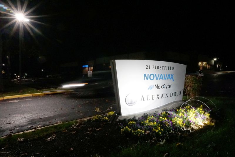 © Reuters. A car drives past the sign for vaccine developer Novavax at the company's headquarters in Gaithersburg