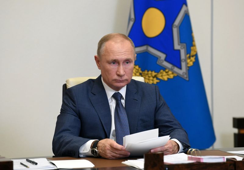 &copy; Reuters. Presidente da Rússia, Vladimir Putin, participa de videoconferência nos arredores de Moscou