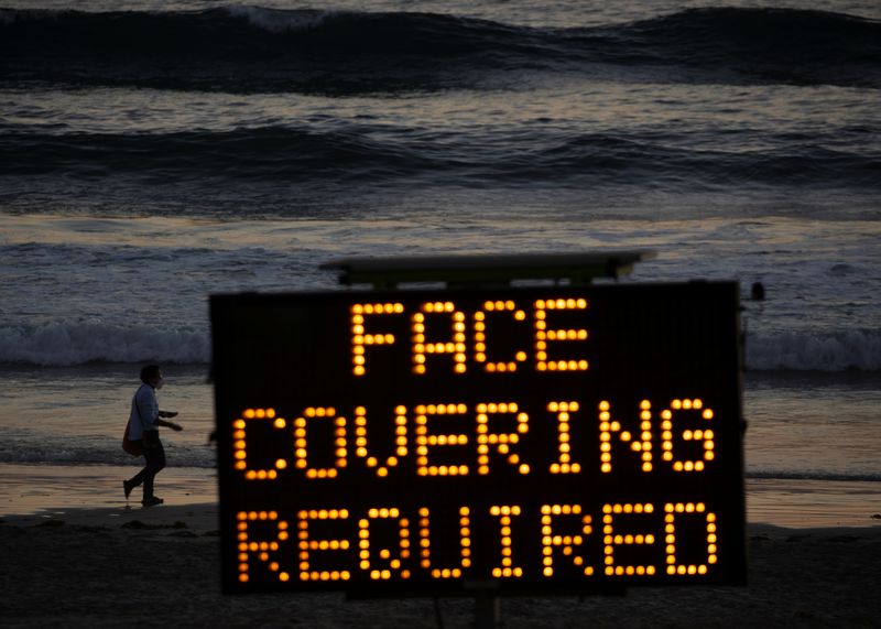 &copy; Reuters. ＷＨＯ、マスク着用巡る指針強化　世界的な感染第2波受け