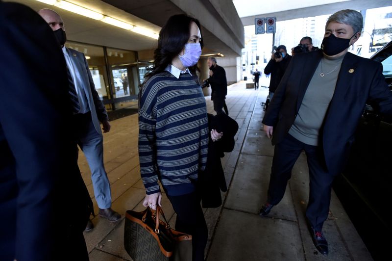 © Reuters. FILE PHOTO: Huawei Technologies Chief Financial Officer Meng leaves court in Vancouver