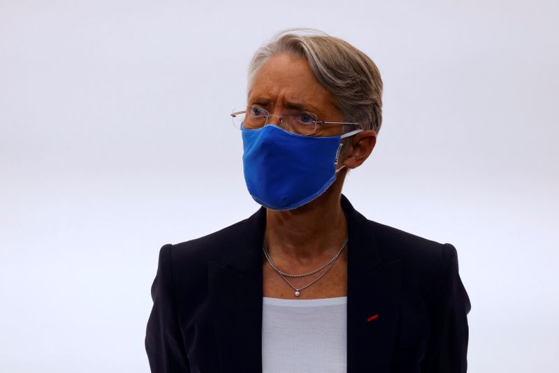 &copy; Reuters. FILE PHOTO: French Labour Minister Elisabeth Borne wears a face mask during a press conference in Paris
