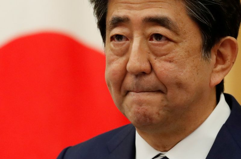 &copy; Reuters. الادعاء الياباني يسعى لاستجواب رئيس الوزراء السابق آبي في قضية تمويل