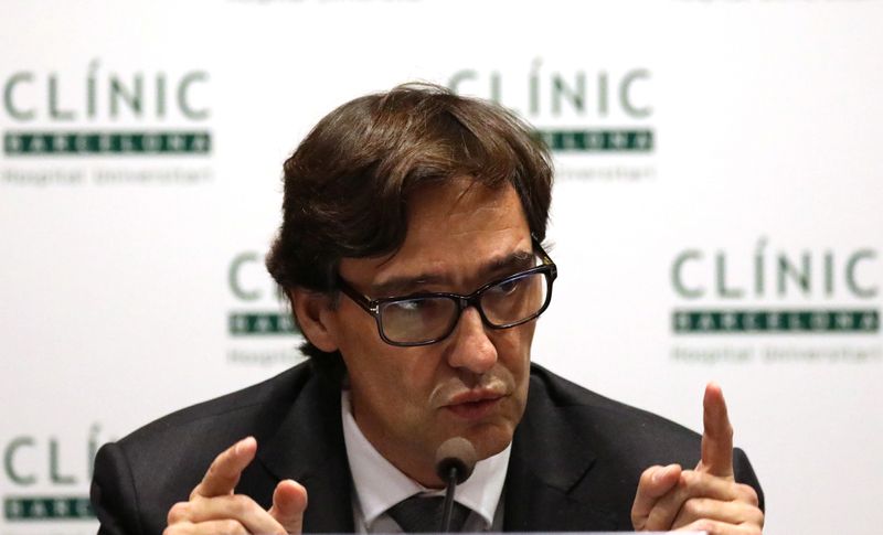 &copy; Reuters. FOTO DE ARCHIVO: El ministro de Sanidad español, Salvador Illa, durante una rueda de prensa en el Hospital Clinic in Barcelona, España