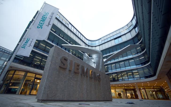 &copy; Reuters. En la imagen de archivo la sede de Siemens AG se ve antes de la conferencia de prensa anual de la compañía en Munich, Alemania,