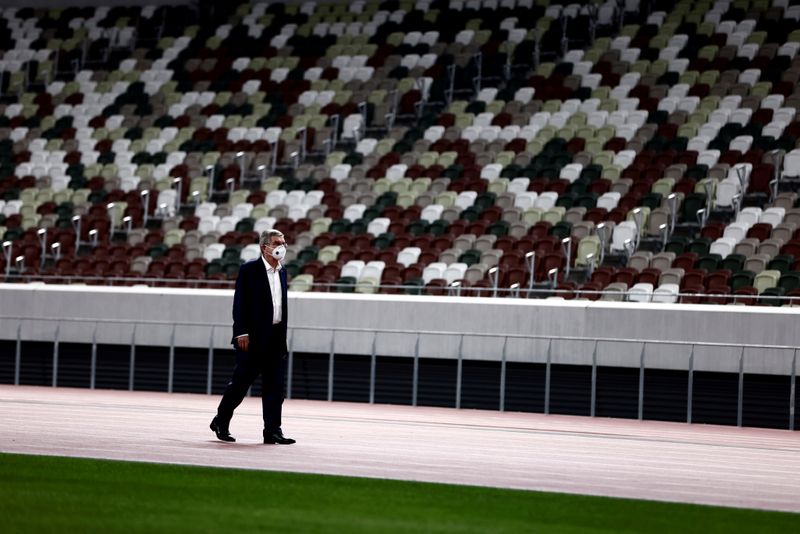 &copy; Reuters. FILE PHOTO: Thomas Bach, International Olympic Committee (IOC) President visits the National Stadium, the main venue for the 2020 Olympic and Paralympic Games, in Tokyo