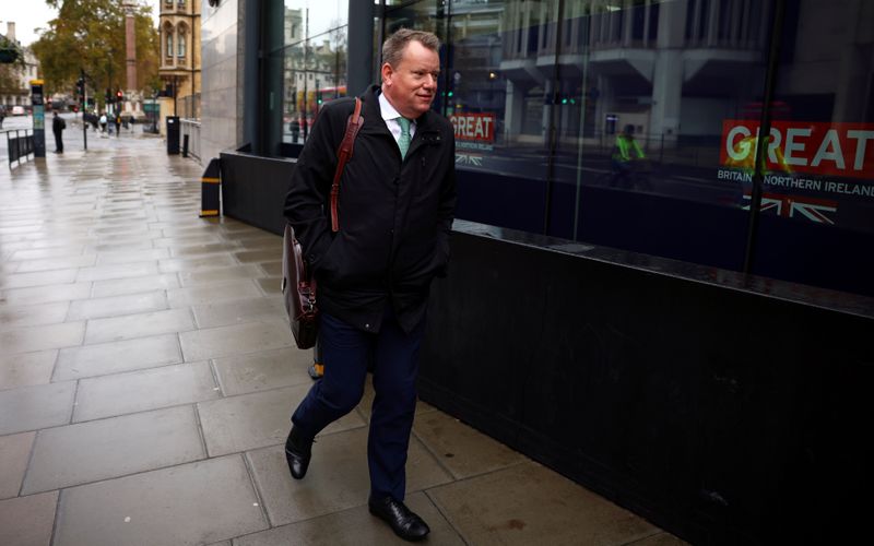 © Reuters. FILE PHOTO: Britain's chief negotiator to the EU David Frost walks to Brexit trade negotiations, in London