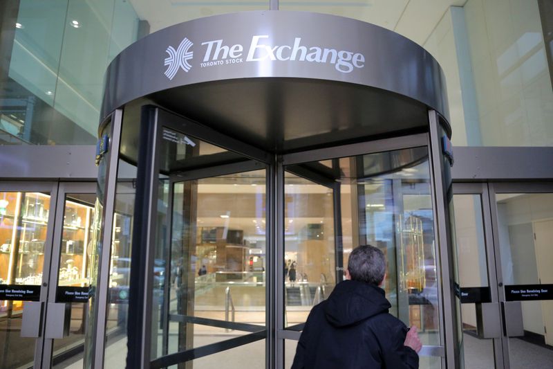 &copy; Reuters. FILE PHOTO: A Toronto Stock Exchange sign adorns a doorway at the Exchange Tower building in Toronto