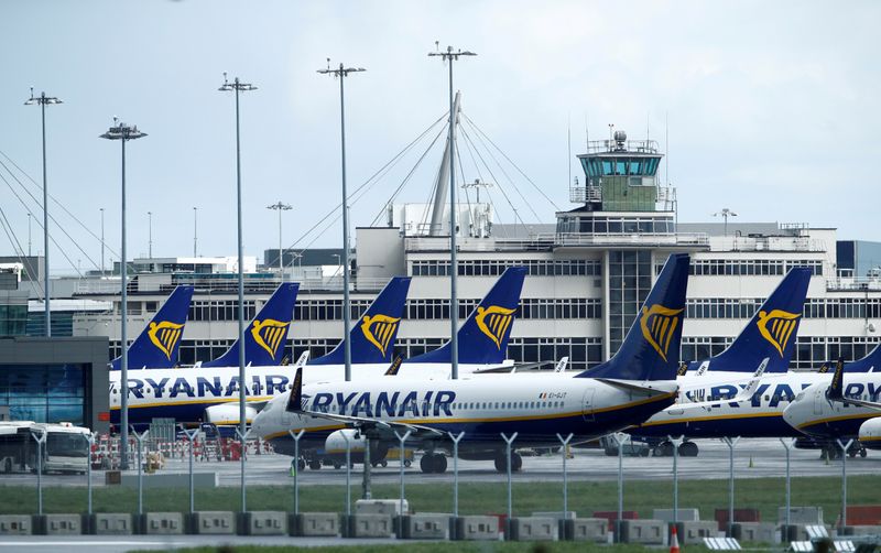 © Reuters. FILE PHOTO: Ryanair planes are seen at Dublin Airport, Ireland