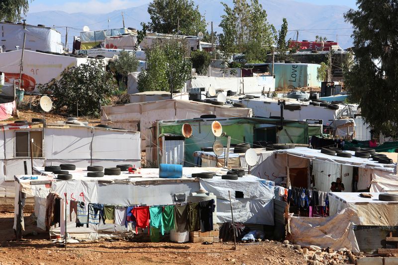 &copy; Reuters. الأزمة الاقتصادية في لبنان تزيد محنة اللاجئين السوريين