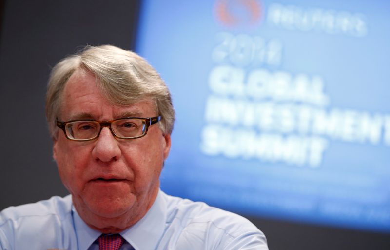 © Reuters. FILE PHOTO: Jim Chanos, Founder and Managing Partner of Kynikos Associates LP speaks at the Reuters Global Investment Outlook summit in New York