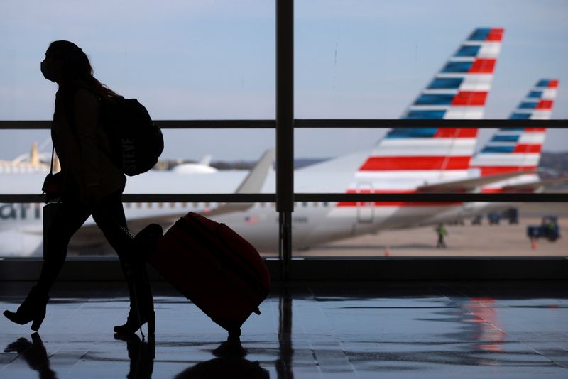 &copy; Reuters. A person walks at Reagan National Airport ahead of the Thanksgiving holiday in Arlington