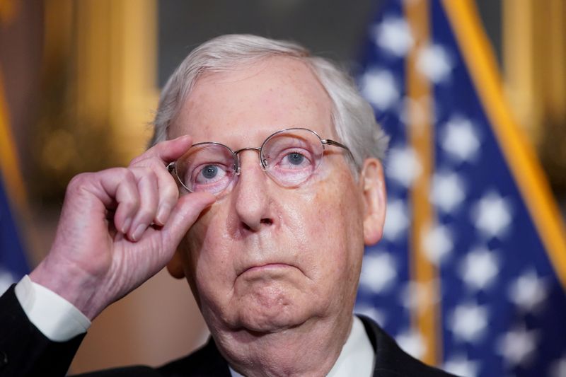 &copy; Reuters. El líder de los republicanos del Senado estadounidense, Mitch McConnell, en un rueda de prensa en Capitol Hill, Washington