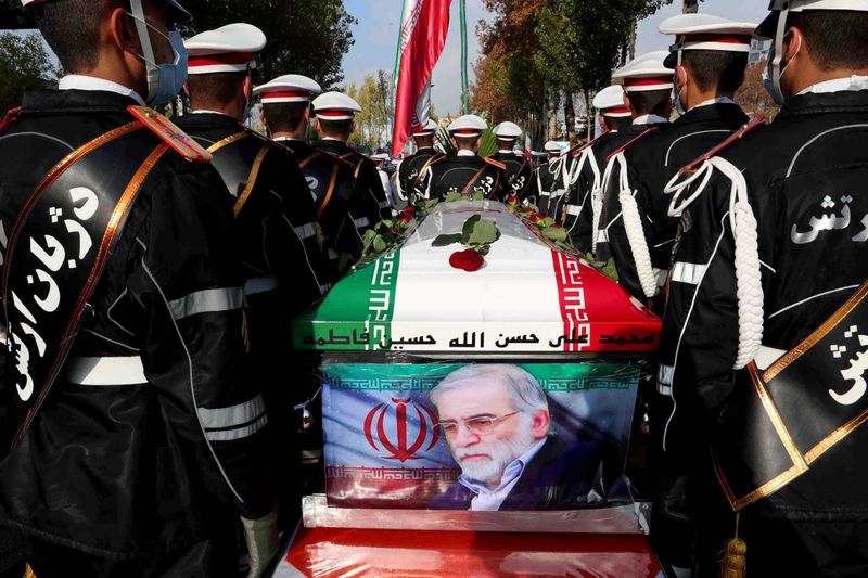 &copy; Reuters. FILE PHOTO: Body of slain top Iranian nuclear scientist to be buried
