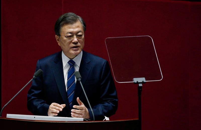 © Reuters. South Korean President Moon Jae-in speaks at the National Assembly in Seoul