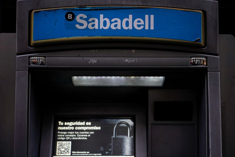 © Reuters. FILE PHOTO: Sabadell bank's logo is seen at an ATM machine outside one of the bank's branches in Madrid