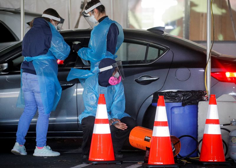 &copy; Reuters. FILE PHOTO:  Outbreak of the coronavirus disease (COVID-19) in Paramus, New Jersey