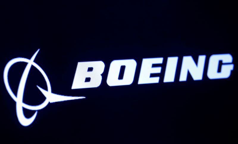 © Reuters. FILE PHOTO: The company logo for Boeing is displayed on a screen on the floor of the NYSE in New York