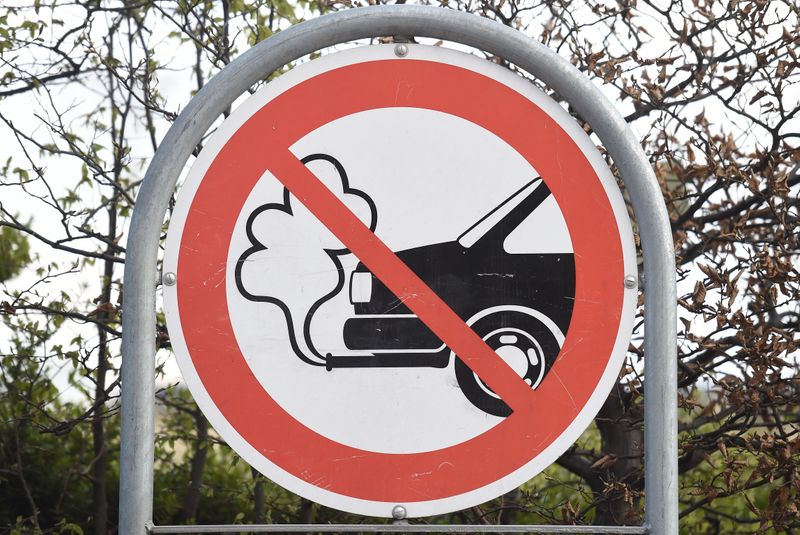 &copy; Reuters. An anti-exhaust emission traffic sign is pictured in Copenhagen