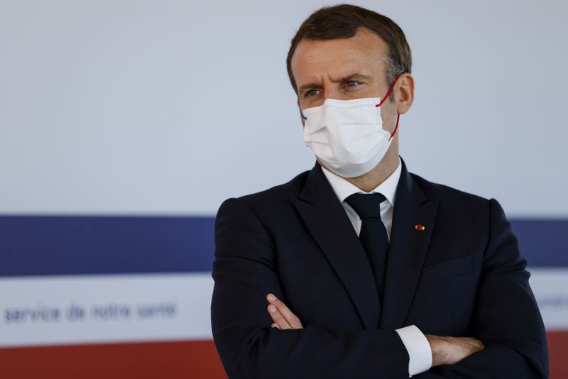 &copy; Reuters. El presidente francés Emmanuel Macron durante una visita en el Hospital Necker, en París, Francia, el 4 de diciembre de 2020