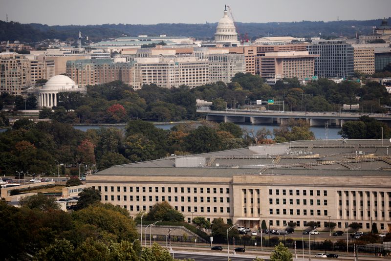 © Reuters. FILE PHOTO: The Pentagon building is seen in Arlington, Virginia, U.S.