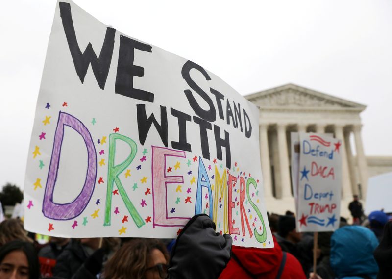 &copy; Reuters. FILE PHOTO: Demonstrators rally outside the U.S. Supreme Court during oral arguments in cases regarding the Trump administration’s bid to end the DACA program in Washington