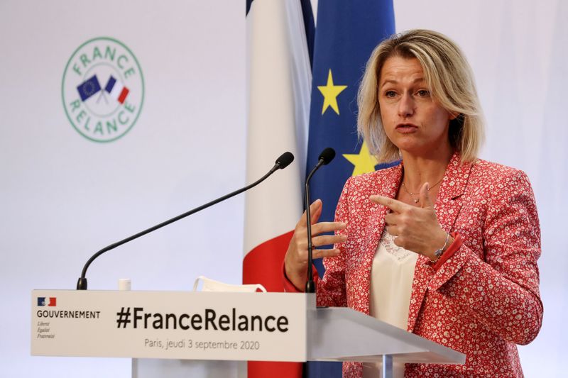 &copy; Reuters. FILE PHOTO: French government presents crisis recovery plan for economy