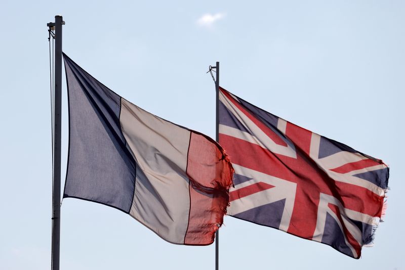 &copy; Reuters. French flag and British national flag in Violaines