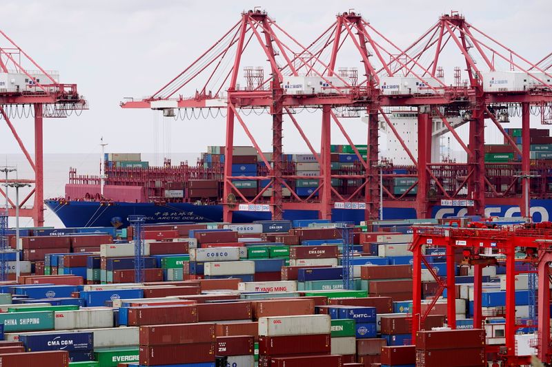 &copy; Reuters. FILE PHOTO: Containers are seen at the Yangshan Deep Water Port in Shanghai